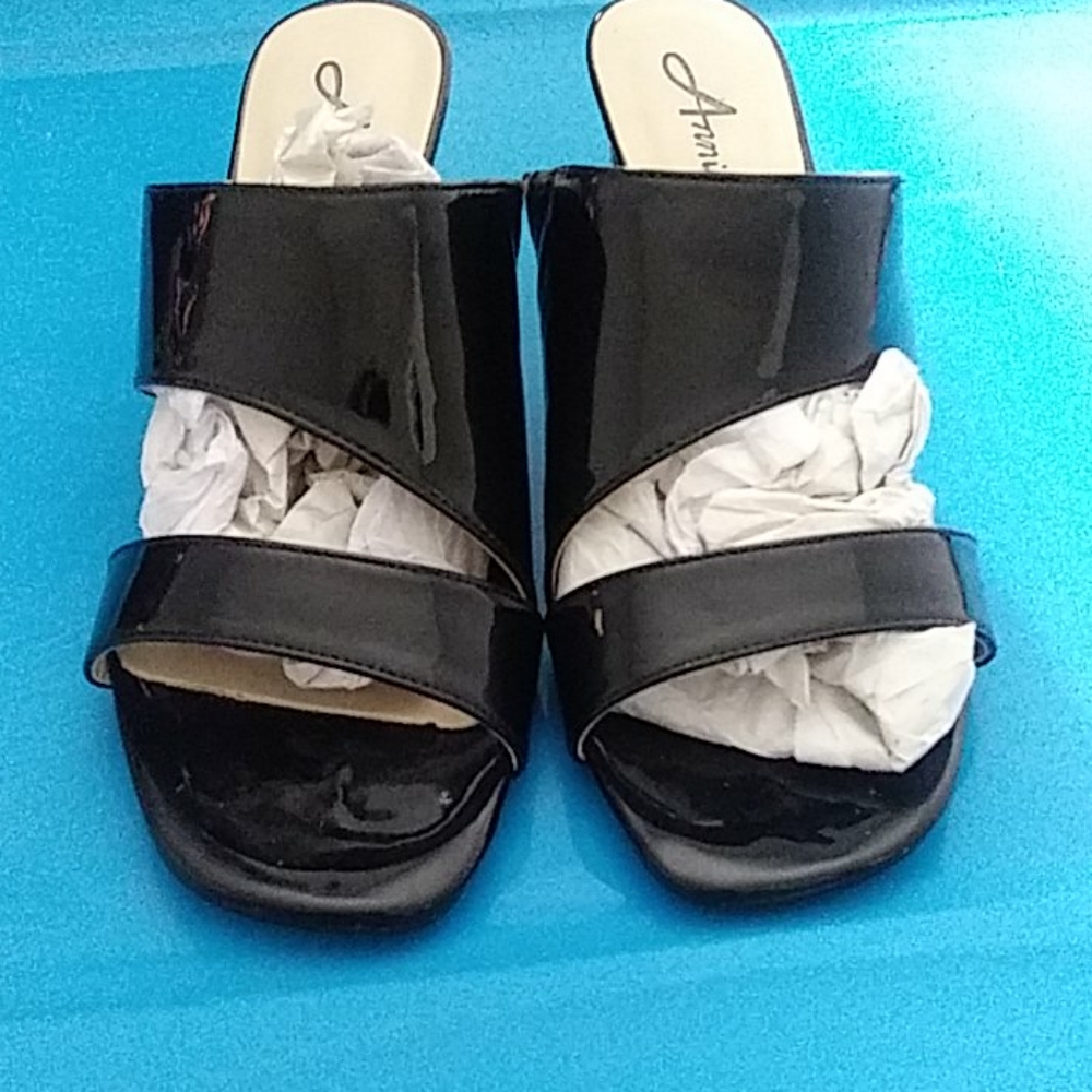 Sandals with Rhinestones - Picture 3 of 3